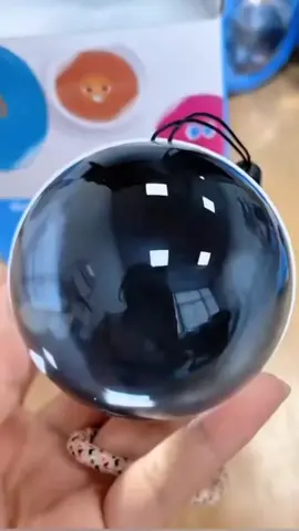 🔮 Um pedacinho de magia na sua mão! 🔮 Apresentamos a Zuno 3D, a inovadora bola de cristal que transforma suas fotos e vídeos em uma experiência audiovisual 3D de outro mundo! 🤩 Sim, é isso mesmo! Assista suas memórias ganharem vida, flutuando dentro da esfera, sem precisar de óculos. Perfeito para presentear quem você ama ou para dar um toque especial na sua decoração. ✨ Por que você vai amar a Zuno 3D? ✨ ✅ Projeção 3D de alta qualidade ✅ Fácil de usar: só arrastar e soltar ✅ Bateria de longa duração ✅ Design elegante e moderno Não deixe suas lembranças apenas na galeria do celular. Traga-as para a vida! 🎁 Compre agora mesmo a sua! Você pode adquirir a Zuno 3D diretamente na nossa loja física ou com um clique no nosso site. O link está na bio! 😉 #LojaXapeca #Zuno3D #PresenteCriativo #Ecommerce #Gadget #Inovação #3D #Decoracao #Tecnologia #Memórias #PresenteUnico #LojaOnline #Novidade #VendaOnline #Fotografia Video 