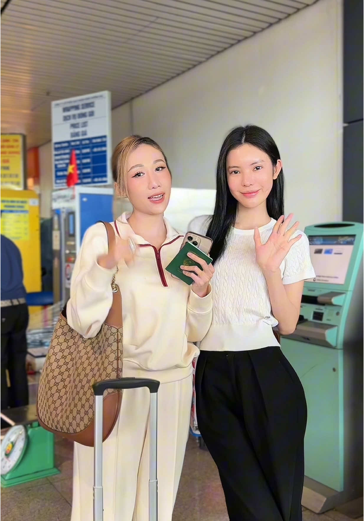 Hai chị em đến ủng hộ cô gái @Hà Tâm Như chúc em hôm nay thật tự tin và toả sáng nhất nhé ❤️@San 