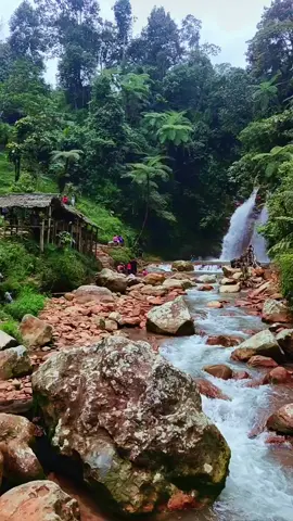 suasana hari libur di curug#curug3holipet #kabandungan #sukabumijawabarat 