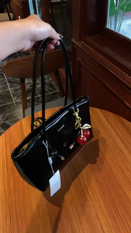 Hitam nya jangan smpe kahabisan ya #fyppppppppppppppppppppppp #taskekinian #soulderbag 