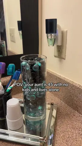 The decor sends me bro 