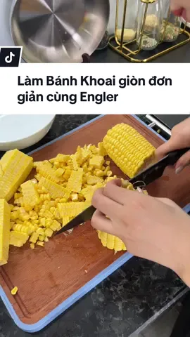 🌱Nguyên liệu làm món Bánh Khoai 🥰 - 200g khoai trần qua nước sôi - 150g bột mì - 100g đường - 1/2 thìa cà phê muối - 1 quả trứng gà - 50g bơ hoặc dầu ăn - 1 thìa cà phê vani (không bắt buộc)  Cùng Engler tạo ra những đĩa bánh thơm ngon, giòn rụm nhé các bác! #chao #engler #xuhuong #chaochongdinh #xuhuong 