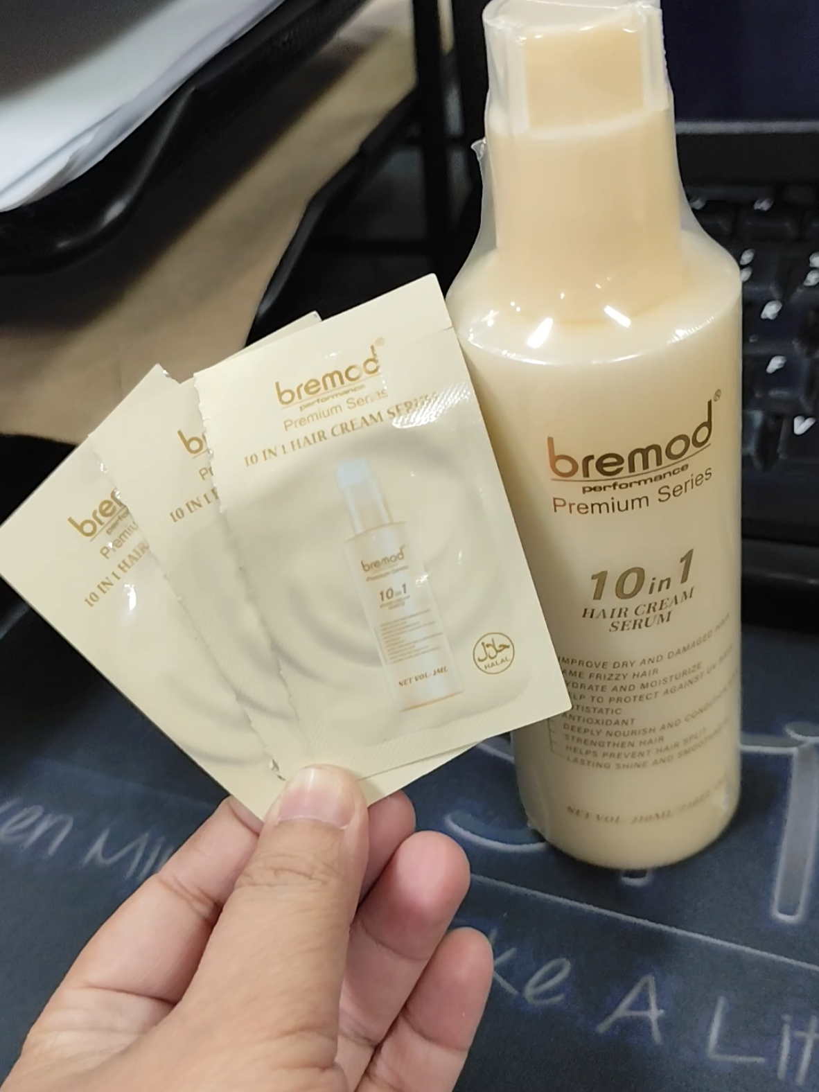Goodbye tuyot at buhaghag, hello lambot at kintab! Bremod 10-in-1 Hair Cream Serum ang sagot. #bremodhairserum #10in1hairserum #sobrangbango #antifrizz #shiny 