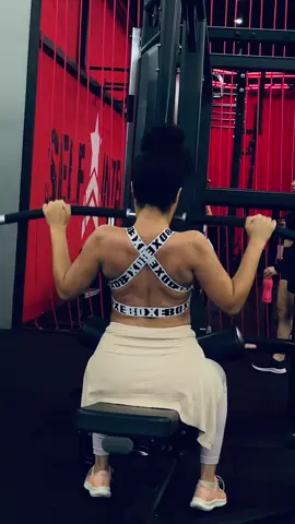 #Fitness #gym #musculação #cacheadas #morena 