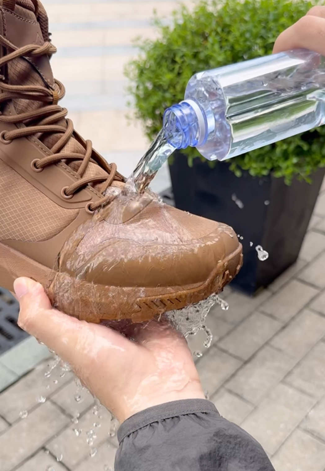 No importa el terreno, ellos responden.#nortiv8 #WorkShoes #newarrivalssurge #mensfootwear #Outdoors 