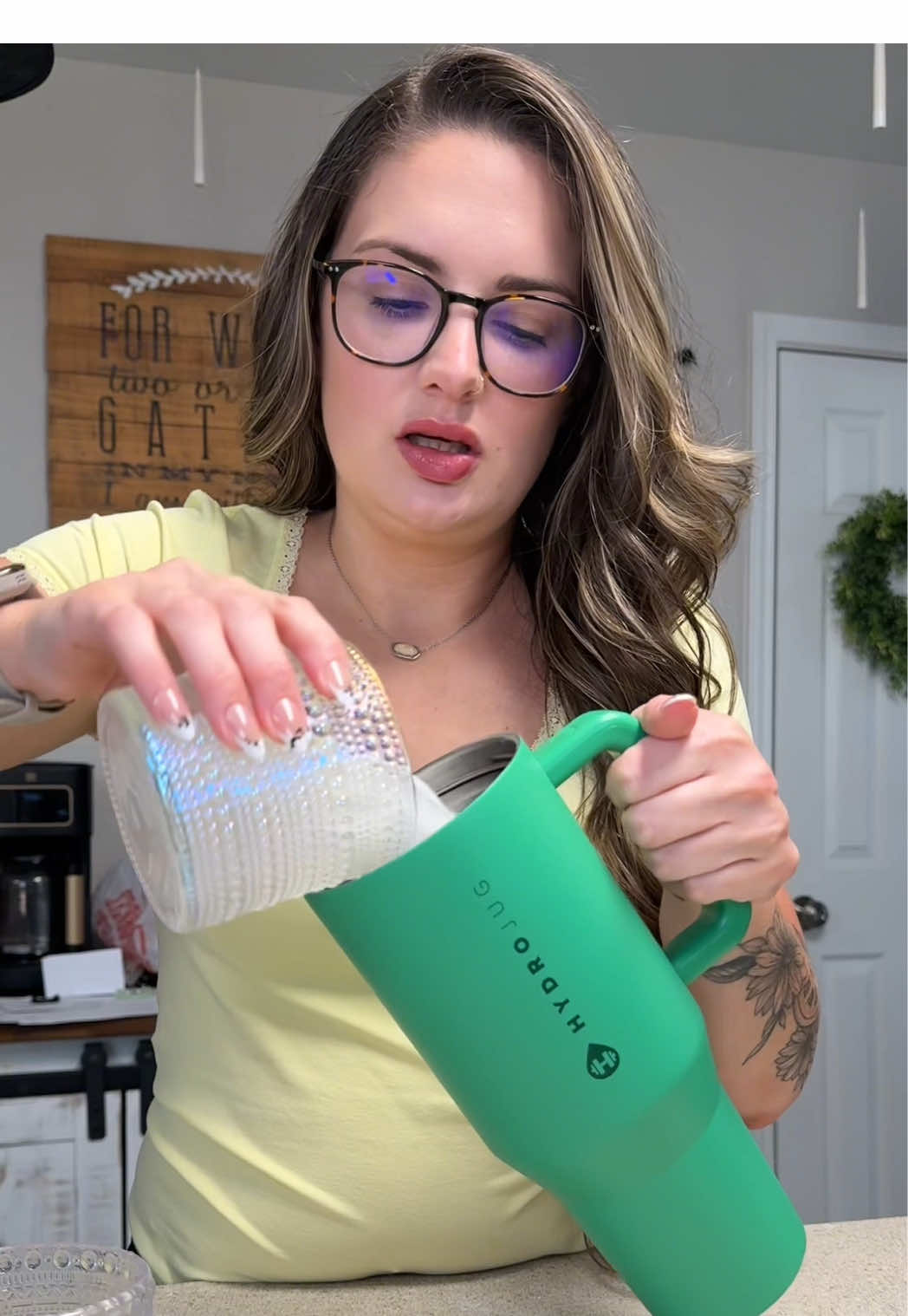 You shouldn’t be drinking from a cup that leaks anymore 😩  @HYDROJUG #cupobsession #stayhydrated #hydration #giftsforher #whiteelephantgift 