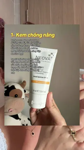 Kem chống nắng “xịn xò” nhà Neova  👉 Chống nắng – Dưỡng da – Kiềm dầu – Làm nền nhẹ 🌟 Neova Everyday Facial Fluid SPF 44 📌 Dòng này dành cho team lười make-up nhưng vẫn muốn da xinh:  • Chất lụa mỏng nhẹ, không nhờn rít  • Kiềm dầu tốt, da ráo mịn suốt nhiều giờ  • Có thể dùng như lớp nền nhẹ trước makeup  • Đủ ẩm, không gây khô da, hợp cả da hỗn hợp & da dầu 🛡 Điểm cộng đắt giá: Kem có công nghệ sửa chữa DNA độc quyền của Neova, giúp giảm đỏ, dị ứng và phục hồi da khi tiếp xúc ánh nắng gắt – rất thích hợp cho ai hay ra ngoài, làm việc ngoài trời hay vừa đi laser, peel da, treatment mạnh. 📦 Dung tích lớn: 74ml – dùng cực lâu mới hết 💯 Hàng chính hãng từ Mỹ – review cực kỳ tốt tại các clinic da liễu#kemchongnang #neova #kemchongnangneova #kemchongnangnangtone #skincare 