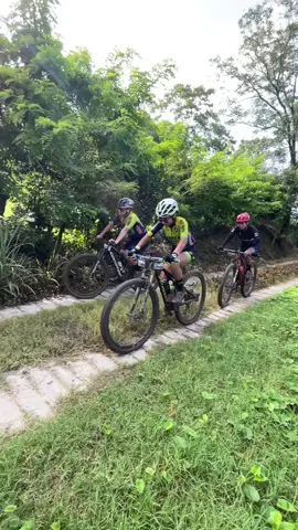 50 km las chiks, km 12 ya ni supe como llegaron !! #maratón #carrera #chicasmtb #mtb #ciclismodemontañatepic 