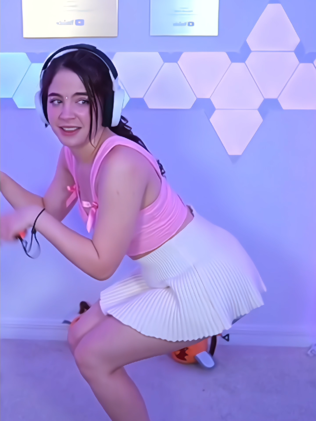 Si me guiña el ojo, sé que quiere mi cosita. 😉😜 #coqueta #staryuuki #bailando 