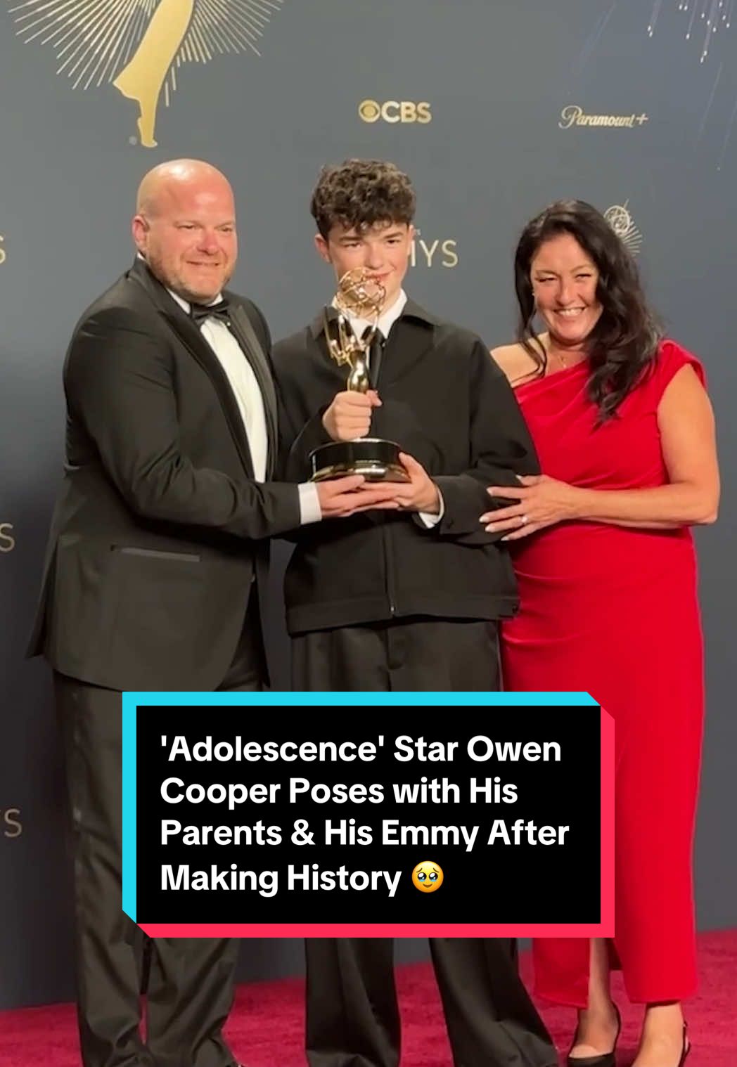 This family moment. 🥹 #Adolescence star #OwenCooper, 15, took home the award for Outstanding Supporting Actor in a Limited or Anthology Series or Movie at the 2025 #Emmys — becoming the youngest winner ever in the category. ❤️ #Emmys2025 