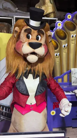 Lucky is back together! #animatronic #fnaf #christmas 