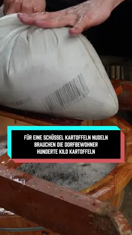 Für eine Schüssel Kartoffelnudeln brauchen die Dorfbewohner hunderte Kilo Kartoffeln. #essen #lecker #foodtiktok #kochen 
