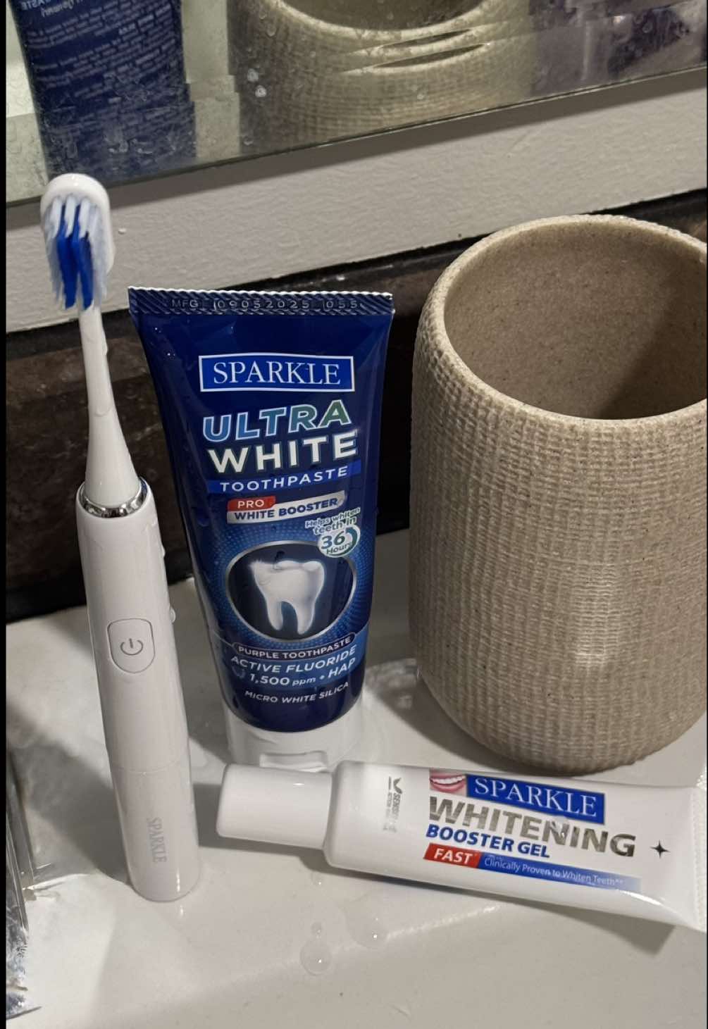 A new fave in my beauty routine 🤍✨ because a confident smile never goes out of style! @SPARKLE PH  #teethwhitening #SparklePH #SparkleEveryday #teethwhiteninghack #fyp 