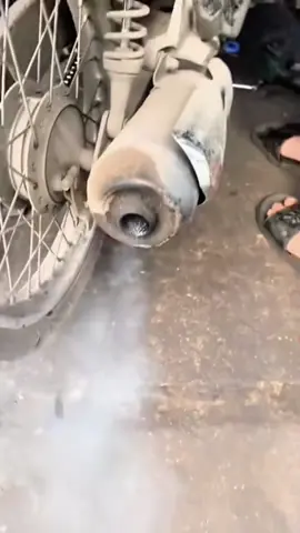 Bảo dưỡng xe tại nhà ai cũng làm được. Vệ sinh kim phun xăng, buồng đốt giúp tiết kiệm nhiên liệu#libitu #sucbecxang #xuhuong 