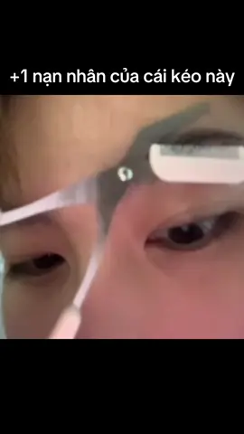 Cái bộ tỉa lông mày có cái kéo với cái dao cạo, dao cạo thì t dùng được, tới cây kéo cầm lên là tay run #eyebrows #cosplay #fashion #fyp #viral 