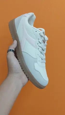 jangan di ragukan lagi nihh untuk tambah tambahan koleksi nya.  gassin mumpung ada promo  #diadora #sneakers #sepatuwanita #murahmeriah #keren 