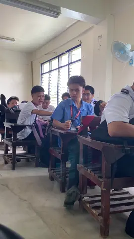 Tinawag lang saglit teacher nyo,tapos ganto na ginagawa nyo#fyp #meme #student #lamborgini #highschool 