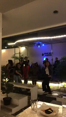 Batak Night #musikbatak #livemusikbatak #foryourepage #bataktoba @Five Box Coffee @Dendangbatak @artdositohang @Muliana Sari Sitorus 