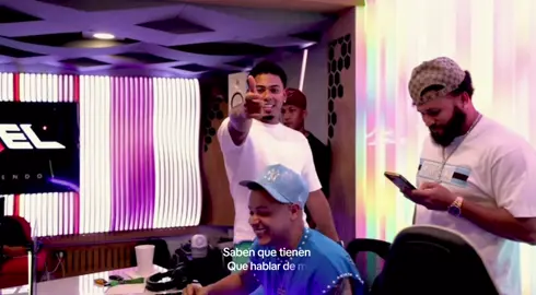 MIRENME AHORA 🥶#fypsongs💫 #fypmusic🎵 #musiclirics #foryoupage❤️❤️ #myketowers 