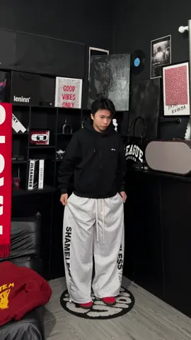 Áo Khoác Nỉ Boxy Túi Ngược DESSUU Nhiều Màu_SSSTore. Aesthetic #aokhoac #hoodie #hoodiezip #hoodienibong 