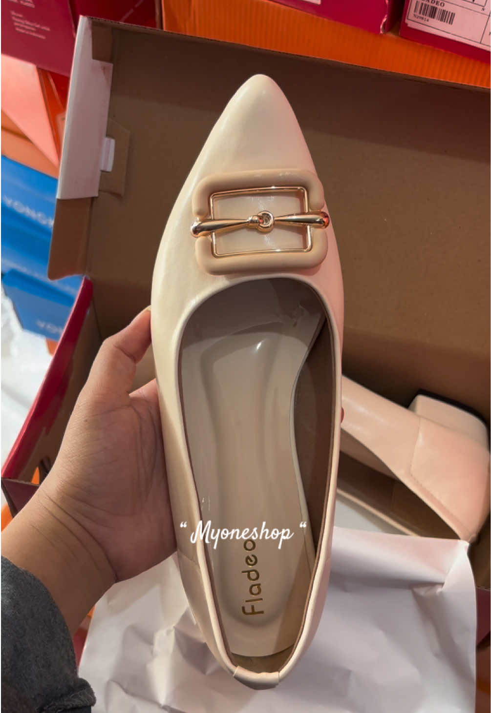 Yg warna krem restok guyss gerecep cus co sebelum kehabisan 😍❤️‍🔥✨🫶🏻#sepatuwanita #rekomendasi #tiktokviral #pejuangaffiiliate 