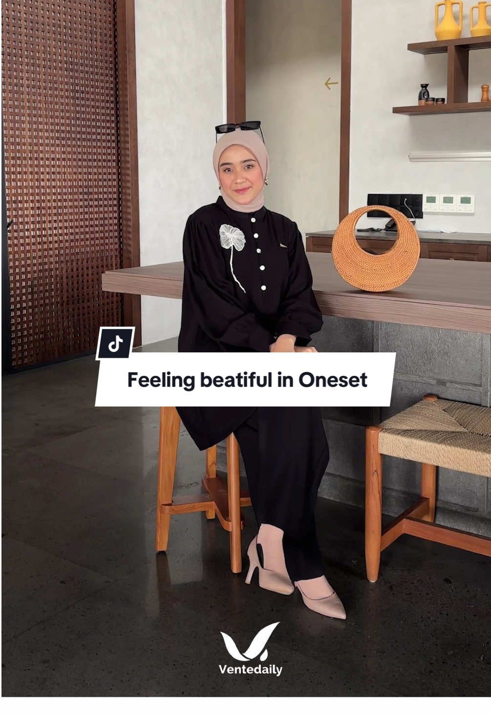 Emang boleh Oneset secantik ini 😍 Bisa buat jadi andalan buat ke segela acara, udah ngincer warna apa? #ventedaily #oneset #ootdfashion #ootdinspo 