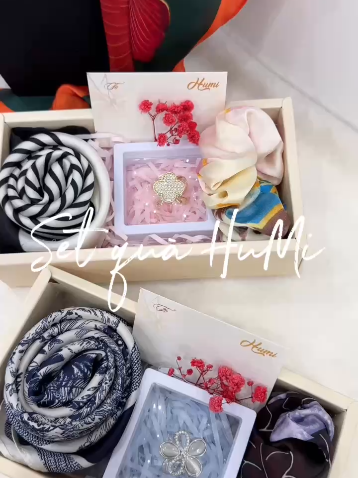 Set quà khăn nhỏ gọn, tinh tế, nhưng chứa đựng tình cảm lớn lao.