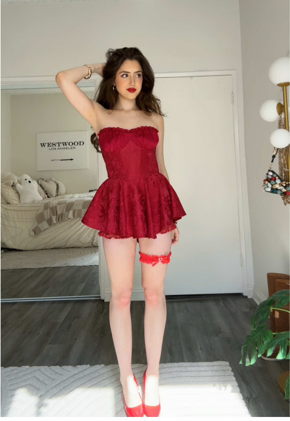 NOBODY MENTION THE HAIR— we had a little wig incident (watch my last video for context) 🫵🏻 anyways BETTY BOOP IS AN ICON and I had to pay tribute #notsophiesilva #halloween #halloweencostume #bettyboop #costumeideas #halloween2025 Betty boop costume 