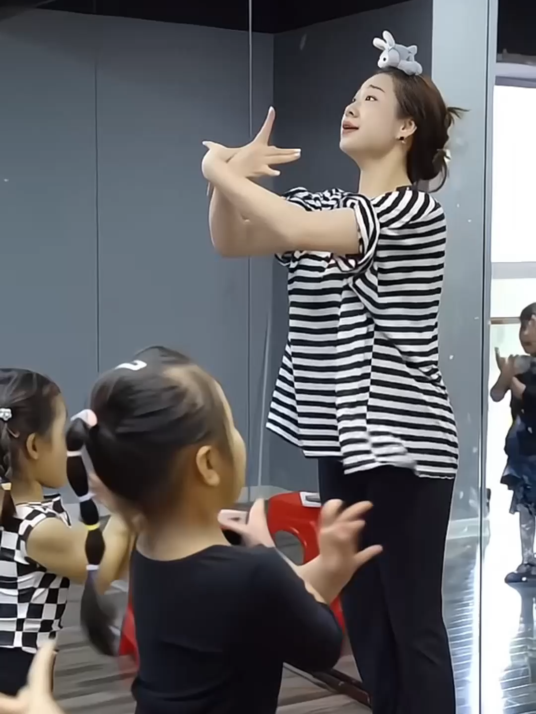 Hype mode: ON! How good is this teacher's encouragement?👉 (夸夸模式全开！老师这波鼓励能打几分？👉) #拉丁舞  #latin  #funnyvideos #激情 #passionate #funny #搞笑