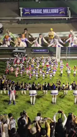 ¡Umapyoi Densetsu en #LiveAction es real! Uno de los momentos más emocionantes que se ha presenciado en la vida. Graban este video porque esta en una posición ideal para grabar a todos los participantes en un solo vídeo. #umamusume #cosplay #umamusumeprettyderby #tailandia 