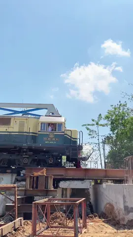 persiapan jembatan baru #keretaapiindonesia #fyp #railfansindonesia #keretaapi #fypシ゚ 