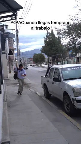 Siempre llegando temprano al trabajo #paratii #comedia #trabajo #actuacion #ecuador @Vilema.Ec 
