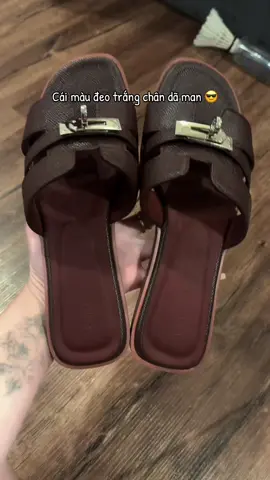 Đeo màu nè siêu trắng chân lun mấy boà 😎😎 #xuhuong #xh #xuhuongtiktok #fyp #phukienthoitrang 