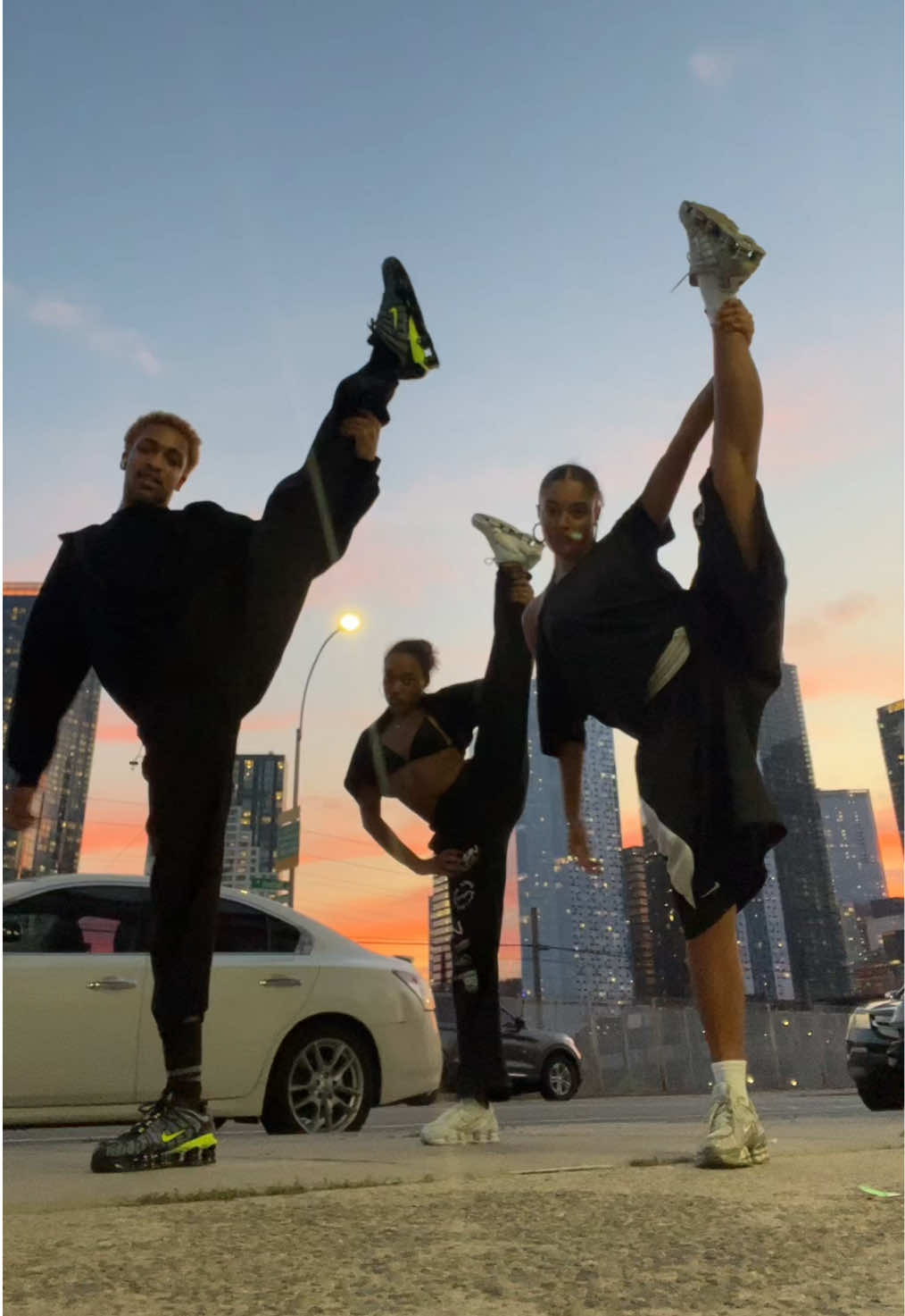 haddd to hit this again with a tilt lmao dc:@ToomzDay🎬🍿 @JayDon @Lauren Roebuck @lamekisgonnacrashout #dancers #nyc #dance #jaydon #thewayyoumove 