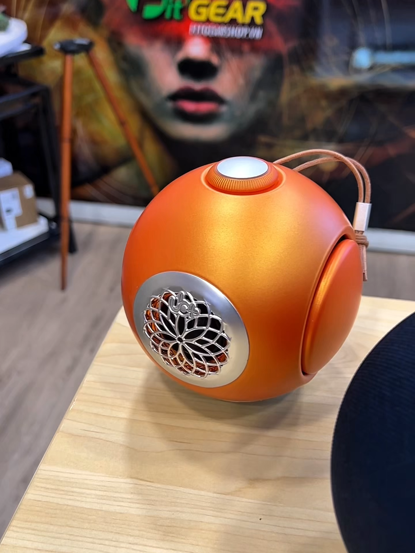 UB+ hãng loa di động đến từ singapore thiết kế độc đáo âm thanh mạnh mẽ #ubplus #UB #loadidong #loabluetooth