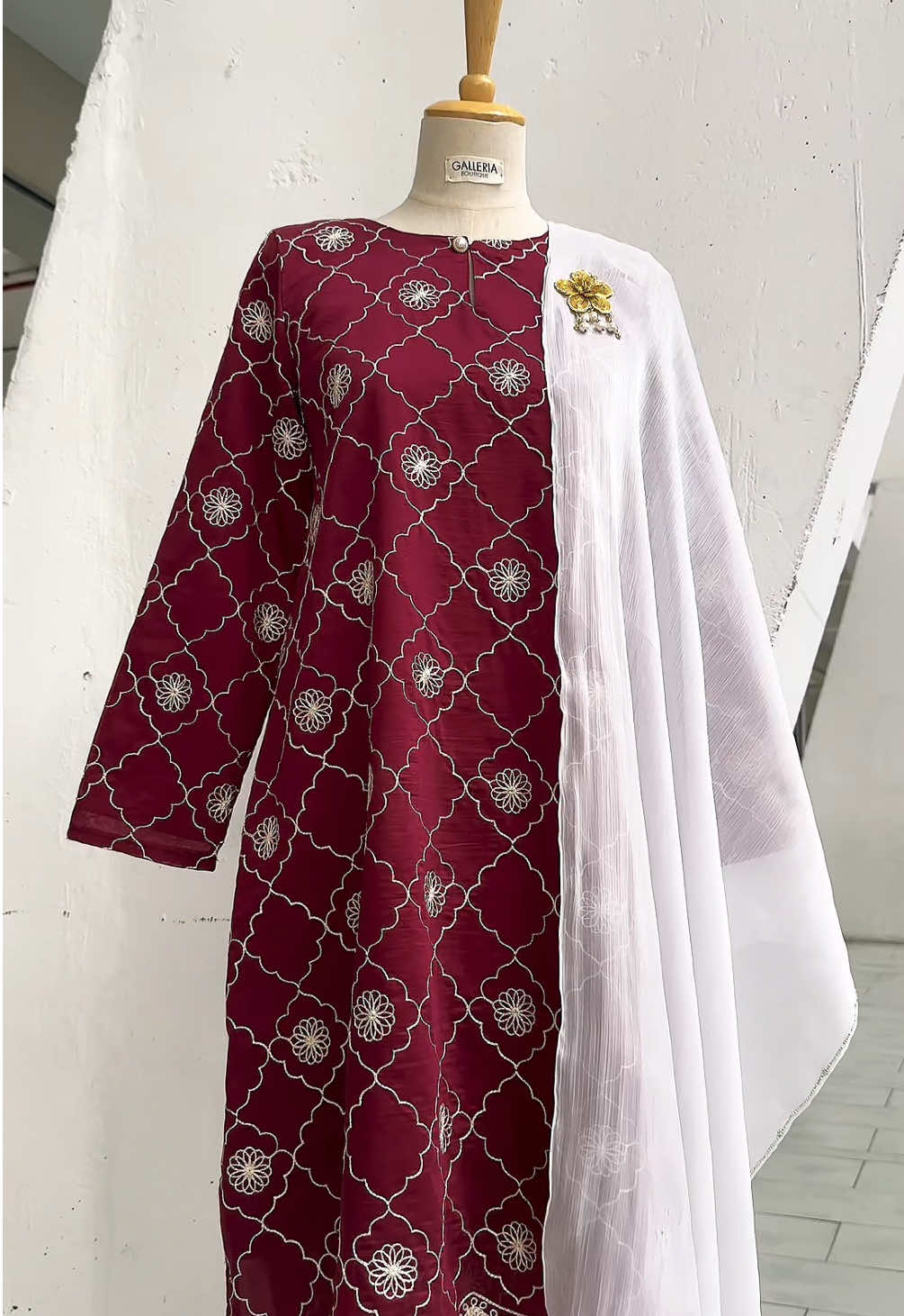 Rania Baju Kurung in Maroon✨ Available sehingga saiz 52 inch 🥰 Jom join live kami sekarang untuk dapatkan harga istimewa💕 . #GalleriaKesuma #bajukurung #bajukurungriau #bajukurungplussize #bajukurungpahang 