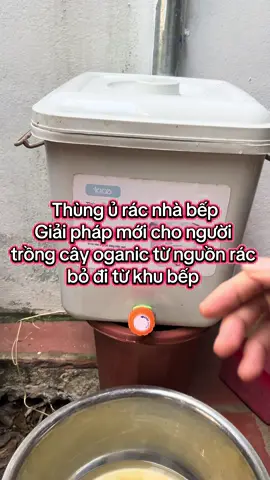 Tưới xong nhà hàng xóm ngưyf nào cũng hỏi bí quyết giúp cây tươi tốt ra hoa đậu trái #onhavoimexuong #trongcay 