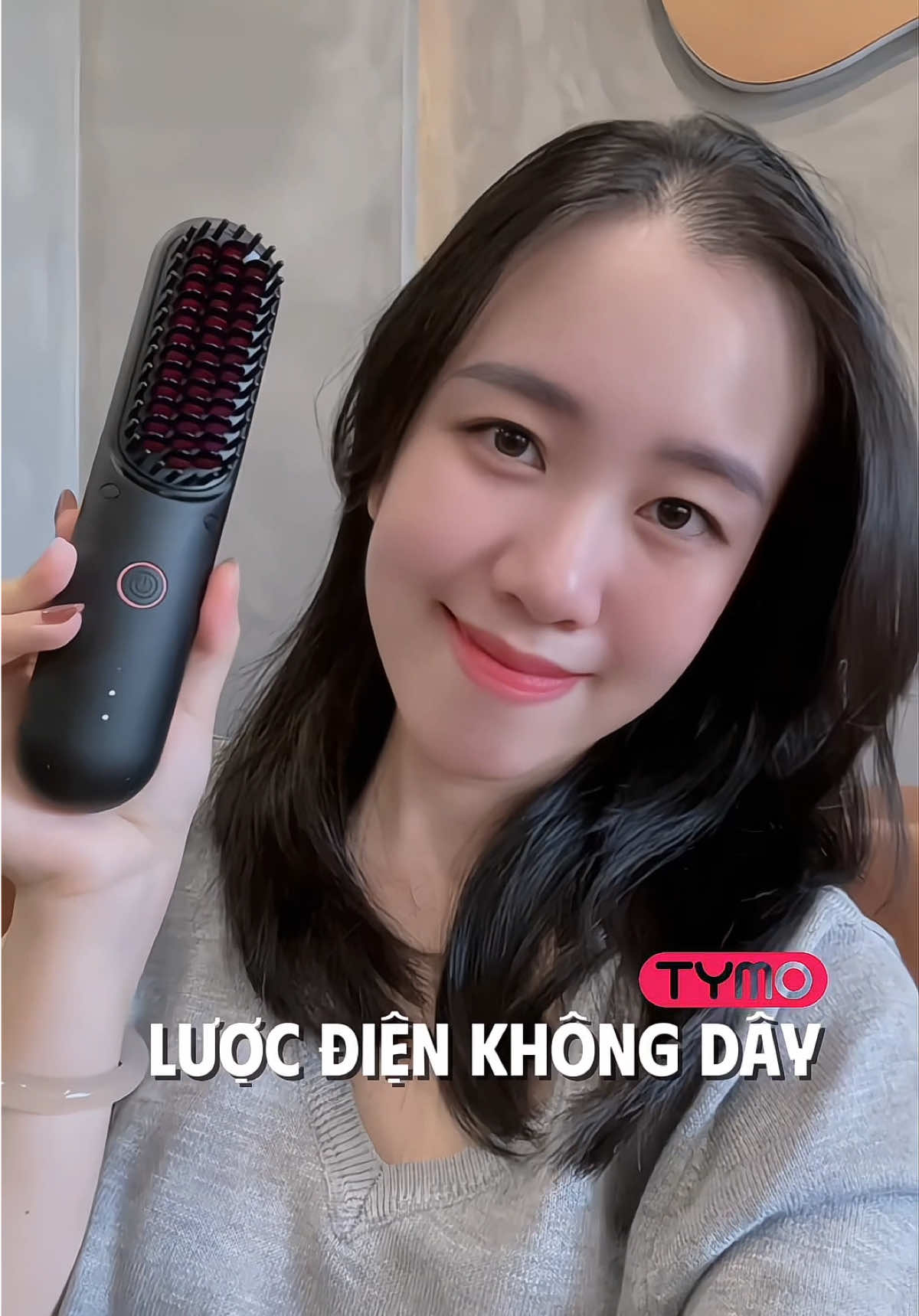 Chân ái cho mấy mẹ bận rộn mà vẫn muốn làm tóc các kiểu đây, ngồi trên ô tô hay đi cafe k có ổ cắm điện thì e này đúng cứu tinh luôn #tymo #luocdienchaitoc #luocdienkhongday #maylamtoc #maylatoc 