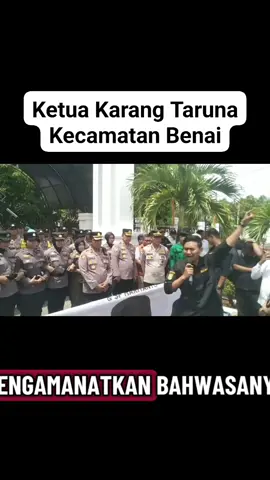 Senin 15 September 2025 Ketua Karang Taruna Kecamatan Benai, Menyampaikan Aspirasi di Depan Kejaksaan Negeri Kuansing. Tuntutan Aksi Aliang (Aliansi Anak Kuansing) Bersatu salah satunya menuntut Hak masyarakat berupa pola KKPA 20% dari Eks Duta Palma yang saat ini dikelola oleh PT. Agrinas Palma Nusantara. #demo #kejaksaan #kuansing #riau 