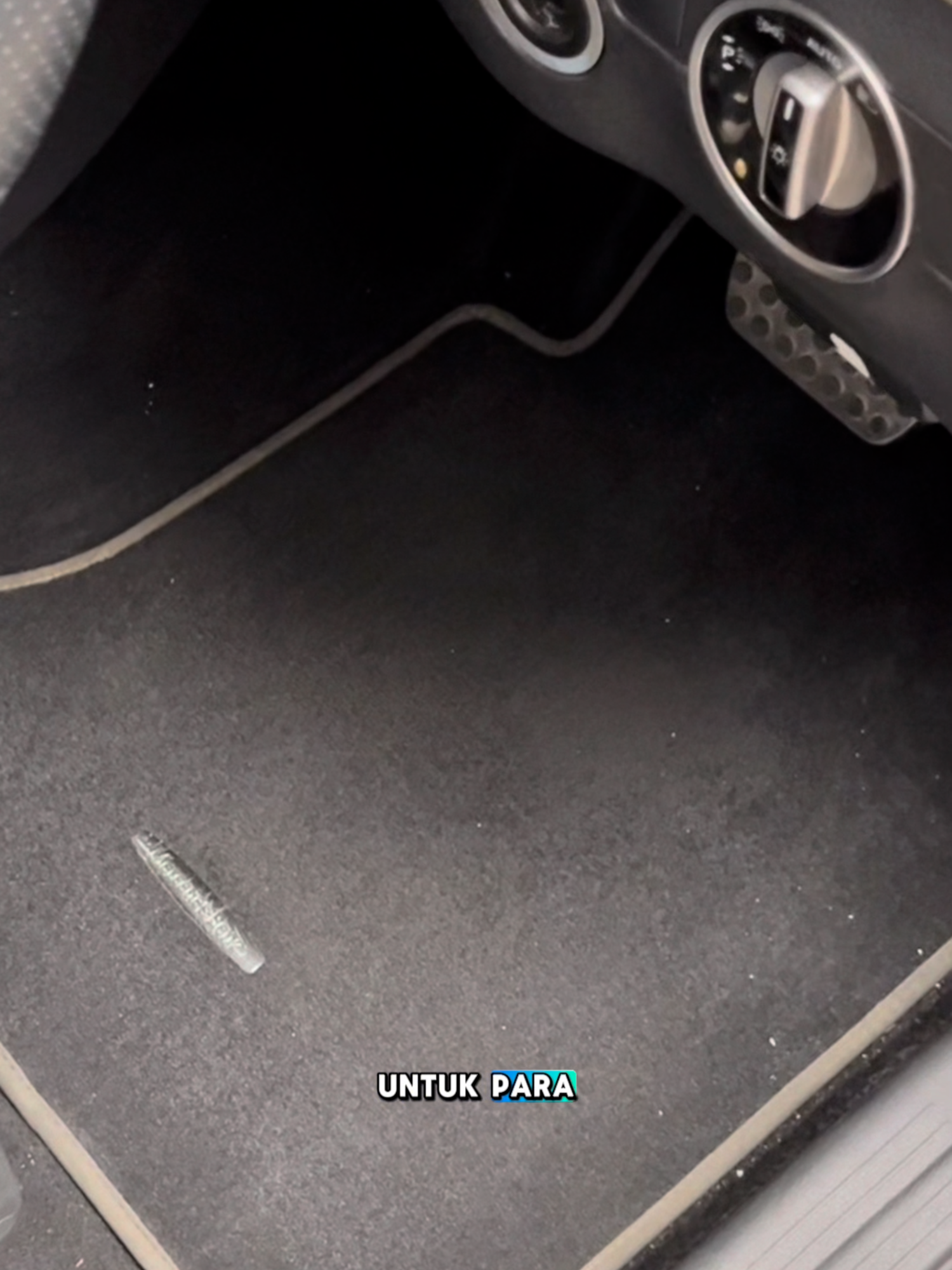 Bahaya banget kalo Karpet Mobil nya gak di ganti... yuk Upgrade Pakai Karpet Mobil dari Lifeguard ‼️🤩🚗 #lifeguard #keranjangkuning #aksesorismobil #fyp #karpetlifeguard #universalkarpet #karpetmobil #antislip #antiair