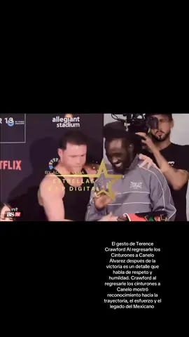 Normalmente, cuando un boxeador gana, los cinturones son colocados sobre el como símbolo de victoria. Sin embargo, Crawford al entregárselos de nuevo a Canelo, mostró reconocimiento hacia la trayectoria el esfuerzo y el legado de el Mexicano #la @canelo @terencecrawford.official @Terence “Bud” Crawford @Terence Crawford 🥊🥊  #Viral #LIVEIncentiveProgram #JustGoLIVE #PaidPartnership 