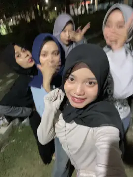 @Cipakk Zizah: ganyengsh Lo BESTie 🥰