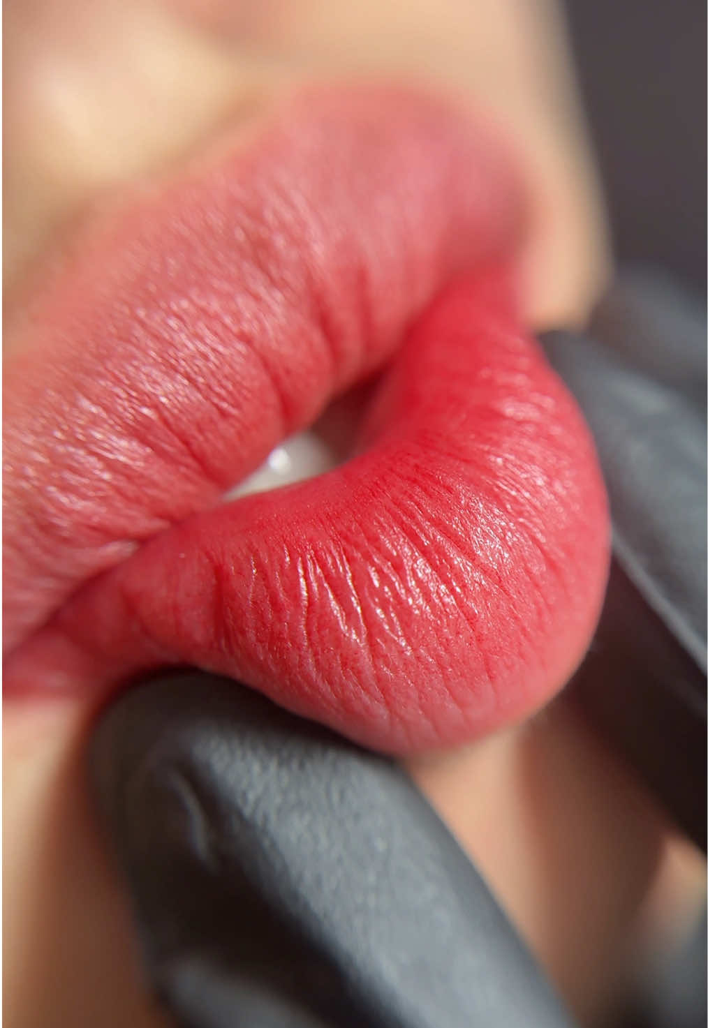 Phun môi Clean Girl Lips tại Van Beauty. Bật thâm và đều màu sau lần đầu tiên, các nàng tranh thủ nhắn tin để được tư vấn chi tiết nha #VanBeautyByVanLe #khuthammoi #hairstroke #phunmoi #chanmaysoi 
