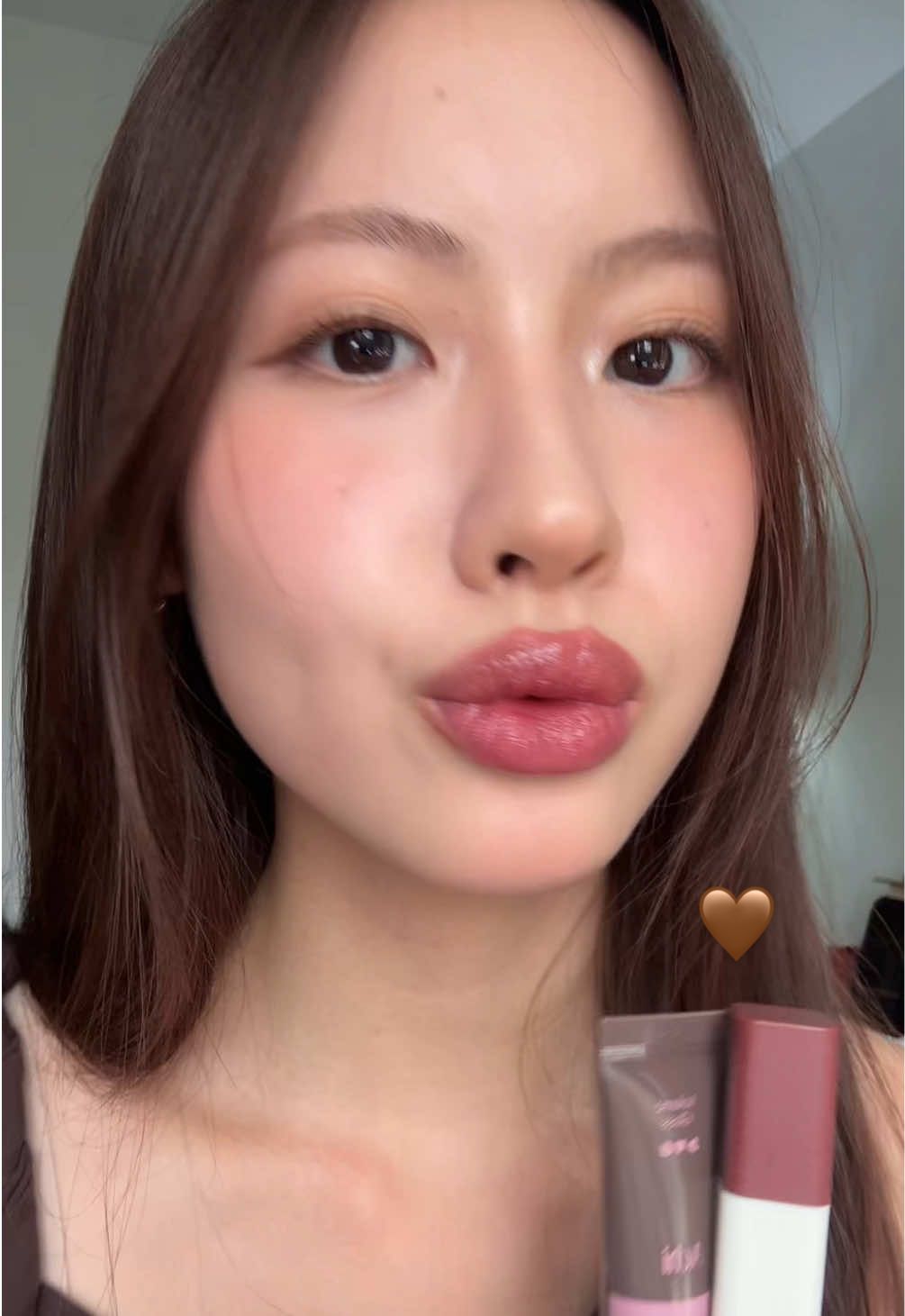Can you tell I’m really pulling out all my fave fall lip combos 😮‍💨 I’m sooo loving a deep brick red shade because it makes your lips stand out and look so plump 💋  using lippies from @HEMEKO 헤메코 ! 🖤  #lipcombo #redlipstick #achi #falllipcombo #fallmakeup 