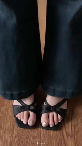 Elegant Black Flats Sandals ♠️ so comfy and classy! 💕 get yours now! ✨ #shoesforwomen #shoesrecommendation #flatshoes #classysandals #elegantshoes 