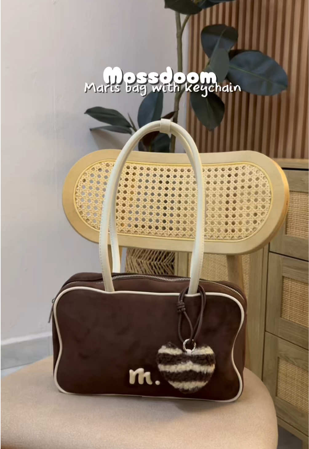 Cantik betul ya shoulder bag @MOSSDOOM.MY ni. Siap dapat keychain lagi, cuteeee 🥺 #handbag #shoulderbag #mossdoom #handbagwanita #handbagmurah 