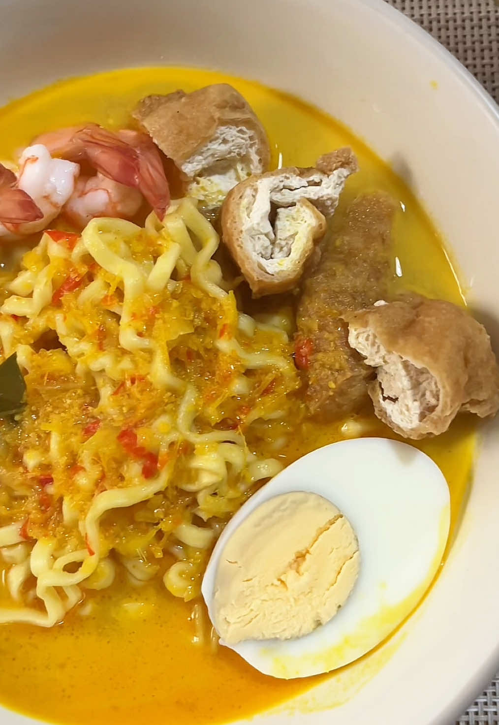 Bikinin bocil kuah mie laksa gurih & wangi bikin nambah terus. Cuma pakai bahan dapur, tapi rasanya juara 💯 #resepsimple #fyp #fypシ #beorganik #veganbutterbeorganik 