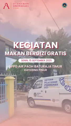 🌟 Senin Sehat, Semangat Baru! 🌟 Hari ini, Senin 15 September 2025, dapur CV Aura Riani Lokeswara Jaya – Katering Pinur kembali menyajikan menu penuh gizi dalam program Makan Bergizi Gratis di SPPG Air Paoh Baturaja Timur. Sejak pagi, para tim dapur telah menyiapkan hidangan terbaik untuk anak-anak penerima manfaat, mulai dari nasi putih hangat yang menjadi sumber tenaga utama, fillet ikan asam manis yang kaya protein untuk pertumbuhan, tumis kacang panjang dan wortel segar yang penuh vitamin, hingga tempe bumbu kuning yang lezat sebagai tambahan nutrisi nabati. Tak lupa, pisang manis turut melengkapi sajian sebagai sumber energi alami. 🍌🍚🐟🥕 Hidangan sederhana ini bukan hanya soal makanan, tetapi juga sebuah langkah nyata untuk memastikan anak-anak kita mendapatkan asupan gizi seimbang yang akan menunjang semangat belajar dan aktivitas mereka di sekolah. Dengan tubuh sehat dan bugar, mereka bisa tumbuh menjadi generasi kuat, cerdas, dan berdaya saing. 📍 Program hari ini dinikmati oleh siswa-siswi: 	•	SD Negeri 16 OKU 	•	SMP Negeri 13 OKU 	•	SMK Negeri 03 OKU Semoga setiap suapan membawa keceriaan, kekuatan, dan harapan baru bagi masa depan anak-anak bangsa. 🌱💪 #MakanBergiziGratis #SPPG #KateringPinur #GiziSeimbang #GenerasiSehat @gerindra @badangizinasional.ri @Gibran Rakabuming @menumbg 