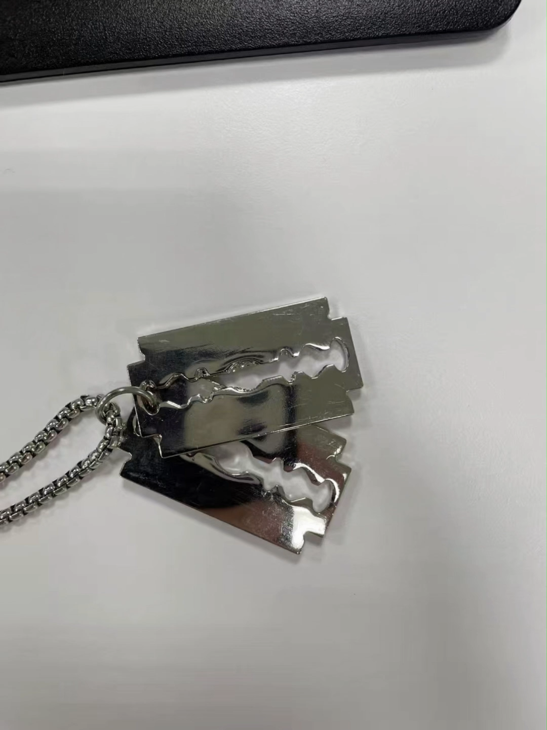 SP-XL-DPDZ Minimalist Razor Blade Pendant – Thin Chain for Daily Wear #RazorBladePendantNecklace​ #SilverRazorBladeNecklace​ #MinimalistEdgyNecklace​ #EngravableRazorBladeNecklace​ #MatteRazorBladePendant​ #AffordableStatementNecklace​ #StreetStyleRazorNecklace​ #AdjustableEdgyNecklace​ #LightweightRazorBladeJewelry​ #TikTokEdgyAccessoryTrend​