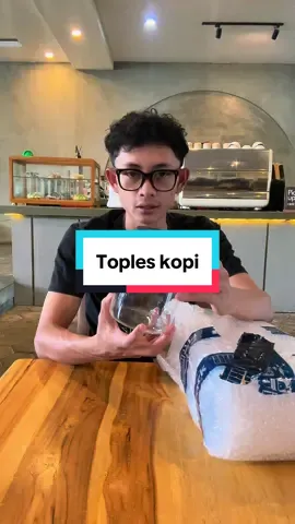 Wajib nih kalian punya ini, biar aroma kopi tetep terjaga. Ini toples kaca punya one two cup #baristatools #onetwocups 